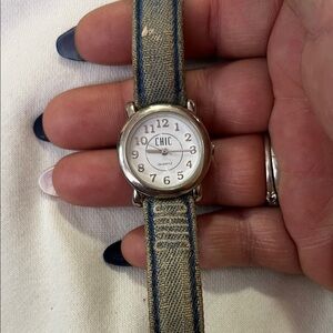 Chic Quartz Watch with Silver Case and Denim Strap